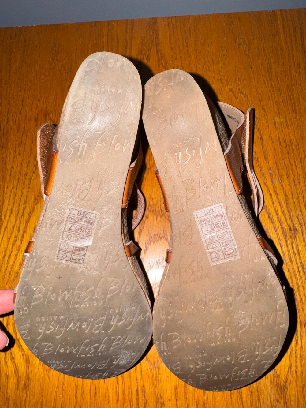 Blowfish Malibu Sz 7 Brown wedges - Picture 2 of 3